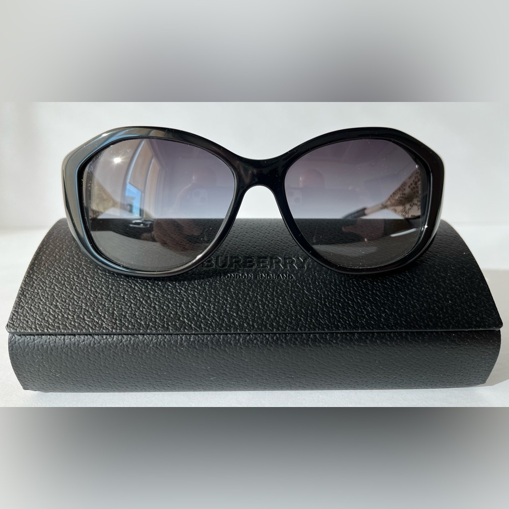 Burberry 4208-Q Sunglasses Black 30018G New
